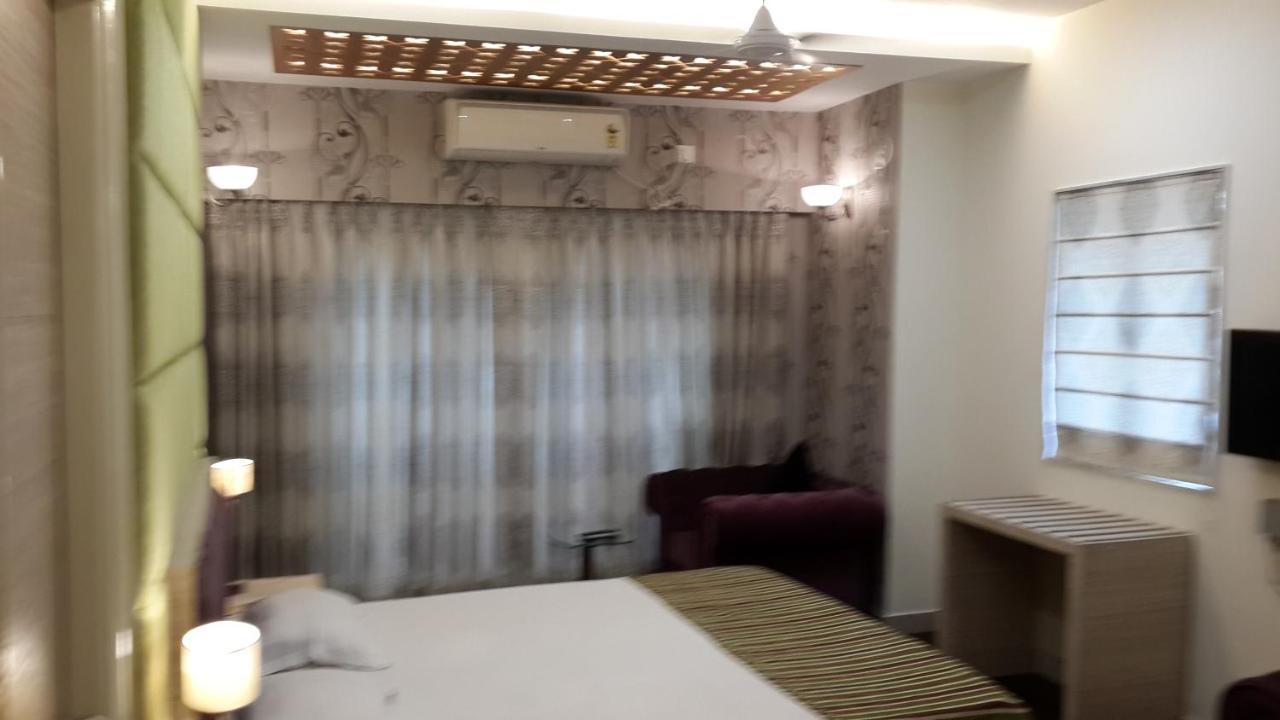Rushabh Hotel