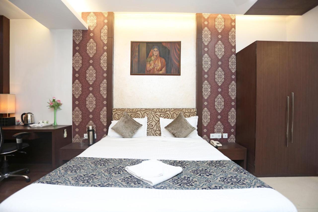 Rushabh Hotel