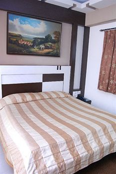 Rushabh Hotel
